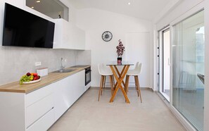 Dining - Beachfront Orange Apartment (Žrnovo)