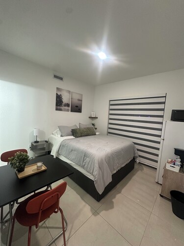 Cozy 1-bedroom studio in marvelous Florida City with AC