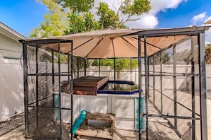 Outdoor spa tub - Tiny House Paradise - Pool, Spa, Slide, Beaches (Bradenton)
