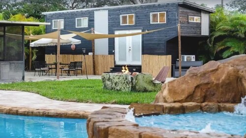 Tiny House Paradise - Pool, Spa, Slide, Beaches