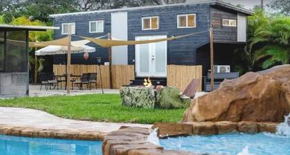 Tiny House Paradise - Pool, Spa, Slide, Beaches