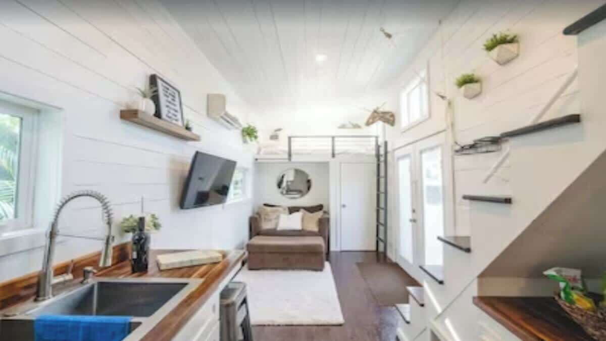 Een televisie en een kantoor