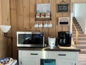 Interior - Marlboro Beach Cottage (Lamoine)