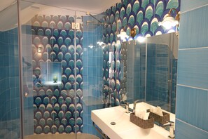 Shower, hair dryer, bidet, towels - Vrbo Property (Positano)