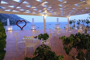 Outdoor dining - Vrbo Property (Positano)