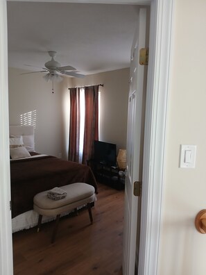 WiFi, bed sheets - Cozy 1-bedroom in house 15-20 mins from Masters (Evans)
