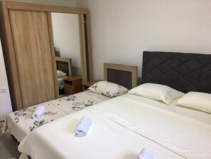 Bügeleisen/Bügelbrett, Internetzugang, Bettwäsche