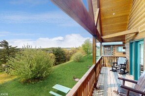 Property grounds - Cozy Family Friendly Green Cabin Unit A (Warrens)