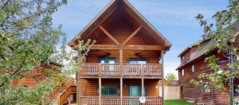 Cozy Family Friendly Green Cabin Unit A