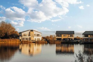 Exterior - Still Waters - Scandinavian Lake Retreat (South Cerney)