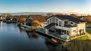 Exterior - Still Waters - Scandinavian Lake Retreat (South Cerney)