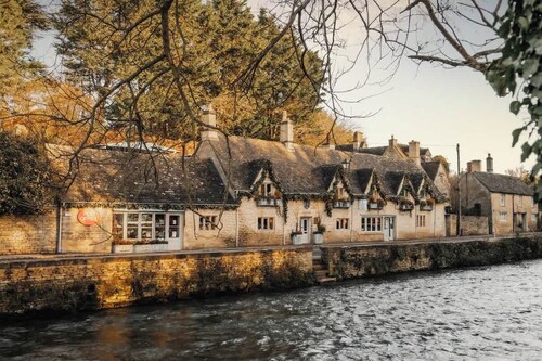 Group Stay in the heart of Bibury