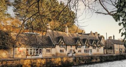 Group Stay in the heart of Bibury