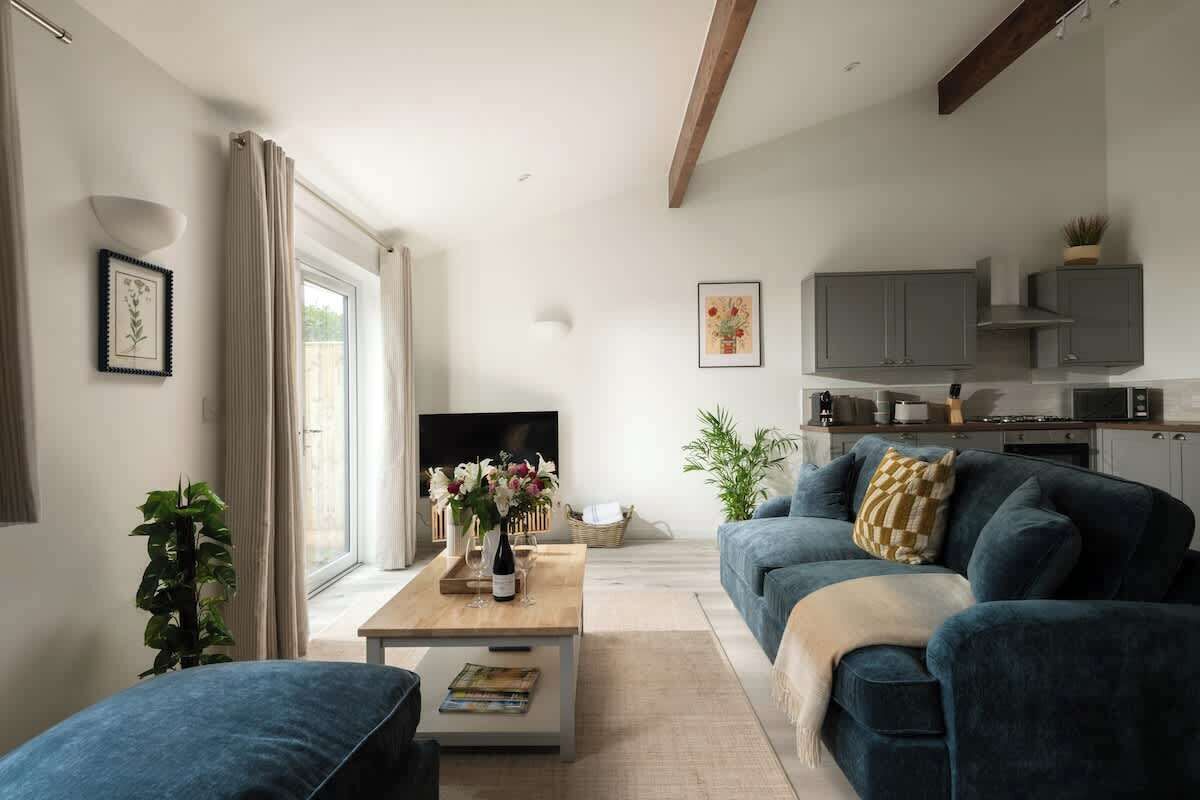 Televisión, futbolito, estéreo y oficina 