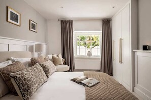 Iron/ironing board, travel cot, WiFi, bed sheets - The Atelier  A Stylish Cheltenham Hideaway for 4 (Gloucestershire)