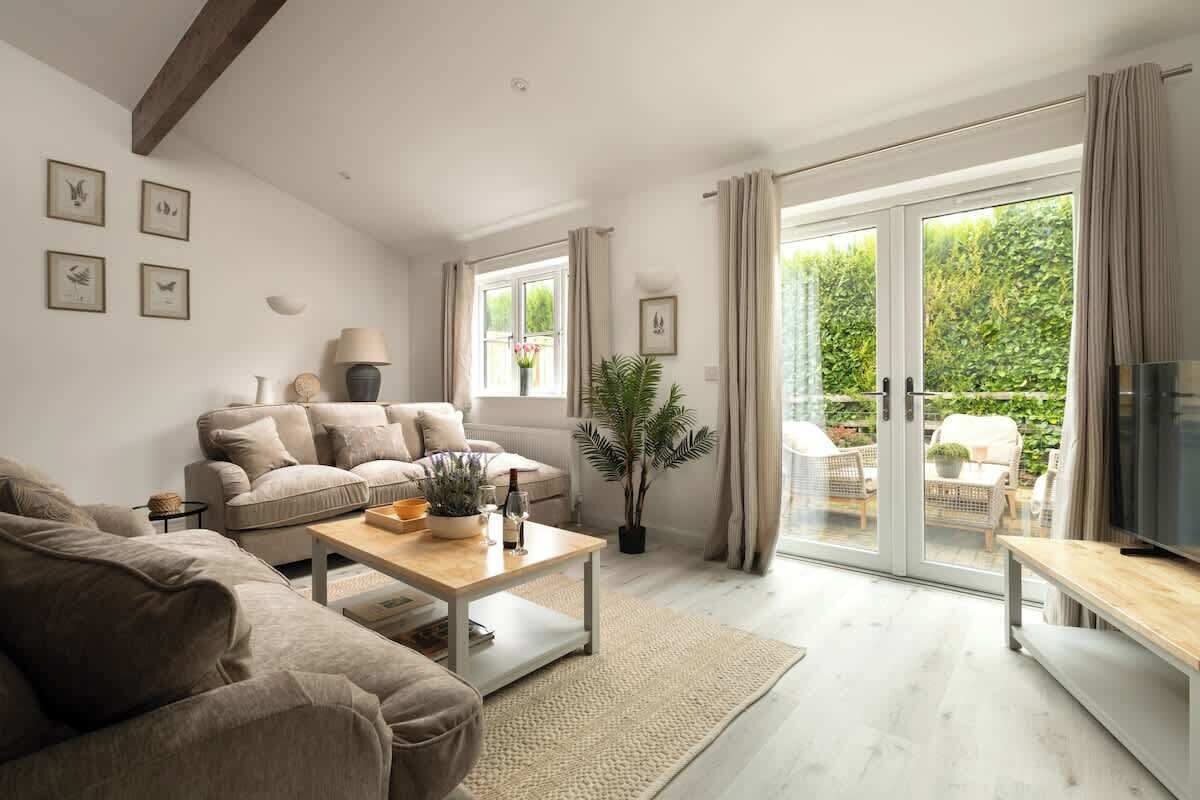 Tv, stereoanlæg, kontorer