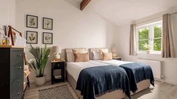 3 bedrooms, desk, iron/ironing board, travel cot