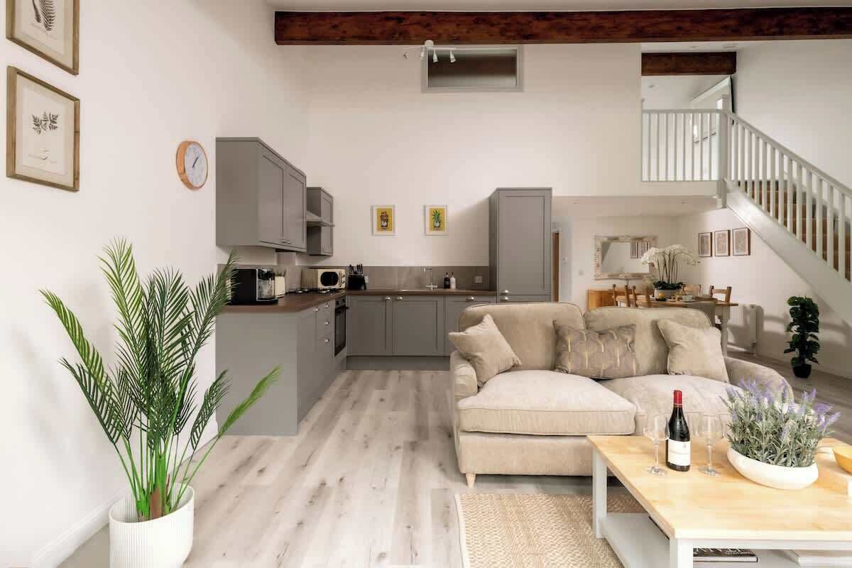 TV, stereo, offices