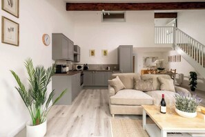 Télévision, chaîne hi-fi, espaces bureaux