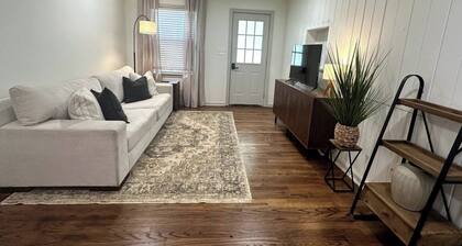 Gwendolyn-3 Minutes to Cherry St-Spacious-Midtown