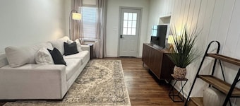 Gwendolyn-3 Minutes to Cherry St-Spacious-Midtown