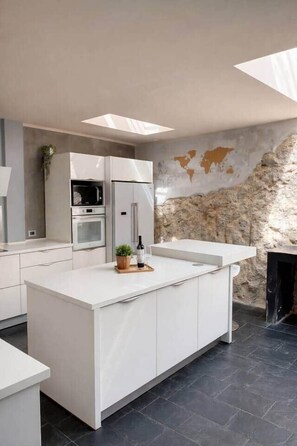 Micro-ondes, four, plaque de cuisson, lave-vaisselle
