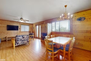 Interior - Cozy Family Friendly Blue Cabin Unit B (Warrens)