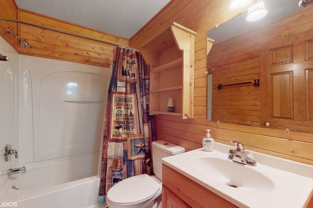 Toallas, jabón, papel de baño 