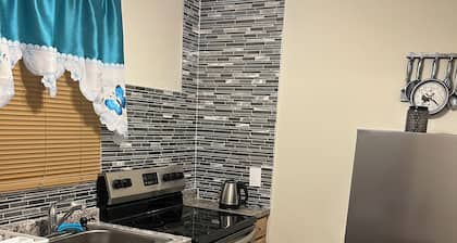 Cozy studio with 1 bedroom in peaceful Stratford retreat