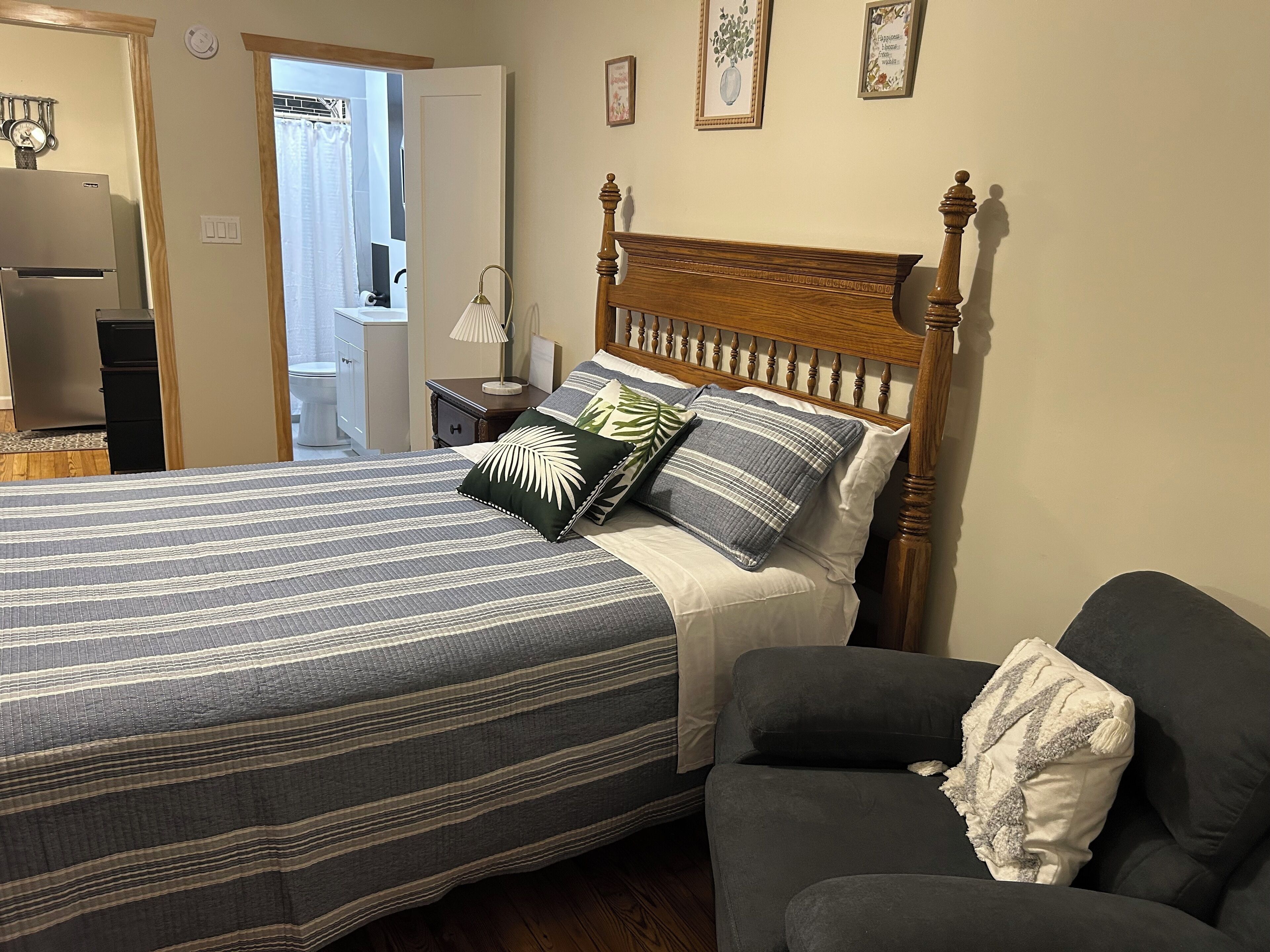 Iron/ironing board, WiFi, bed sheets