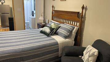 Iron/ironing board, WiFi, bed sheets