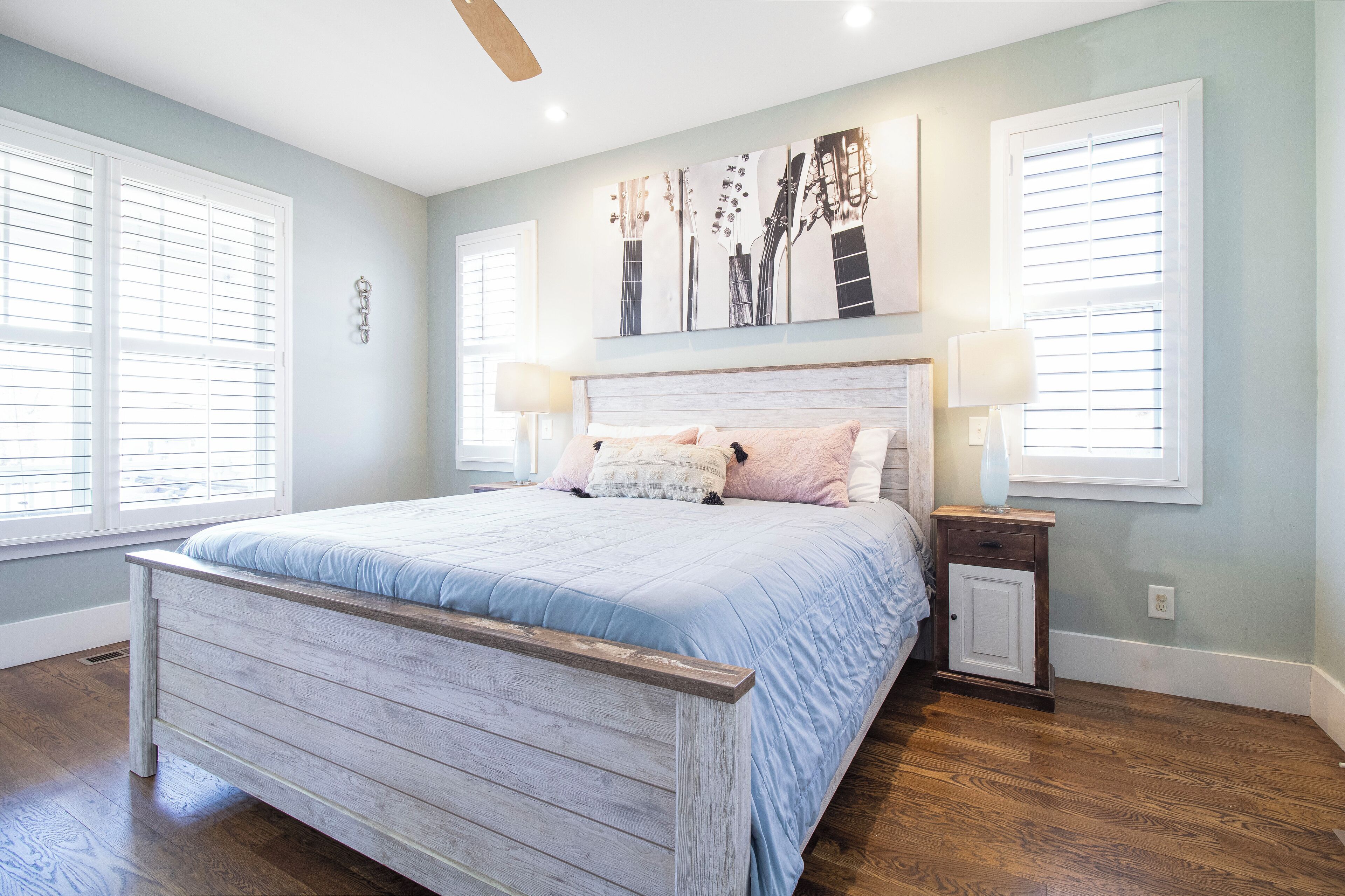 4 bedrooms, desk, iron/ironing board, travel cot