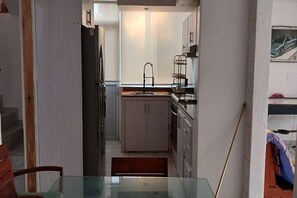 Mikrowelle, Wasserkocher mit Kaffee-/Teezubehör