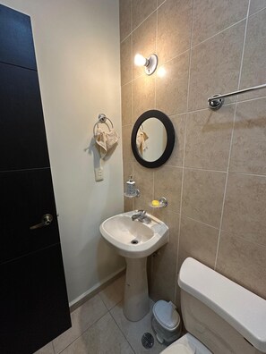 Towels, toilet paper - Cozy private room near Walmart/HEB (Ciudad General Escobedo)