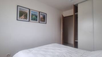 Iron/ironing board, WiFi