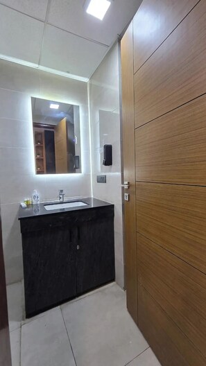 Comfort Studio, Balcony, City View | Bathroom - Omex Hazratganj (Lucknow)