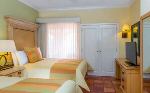 Room - MASTER Suite Sleeps 6 Resort and Spa in Cabo with amazing pool and beach access. (Cabo San Lucas)