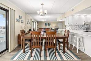 Dining - Beachfront Condo w/ Prime Location and Great Views (Ocean City)