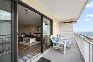 Terrace/patio - Beachfront Condo w/ Prime Location and Great Views (Ocean City)
