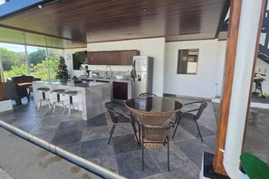 Outdoor dining - Quesada House (Tamarindo)