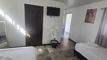 5 bedrooms, WiFi, bed sheets