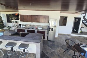 Private kitchen - Quesada House (Tamarindo)