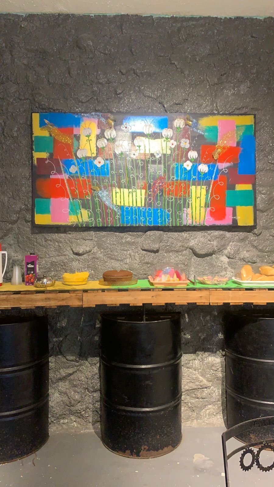 Café da manhã com pratos da culinária local grátis todos os dias