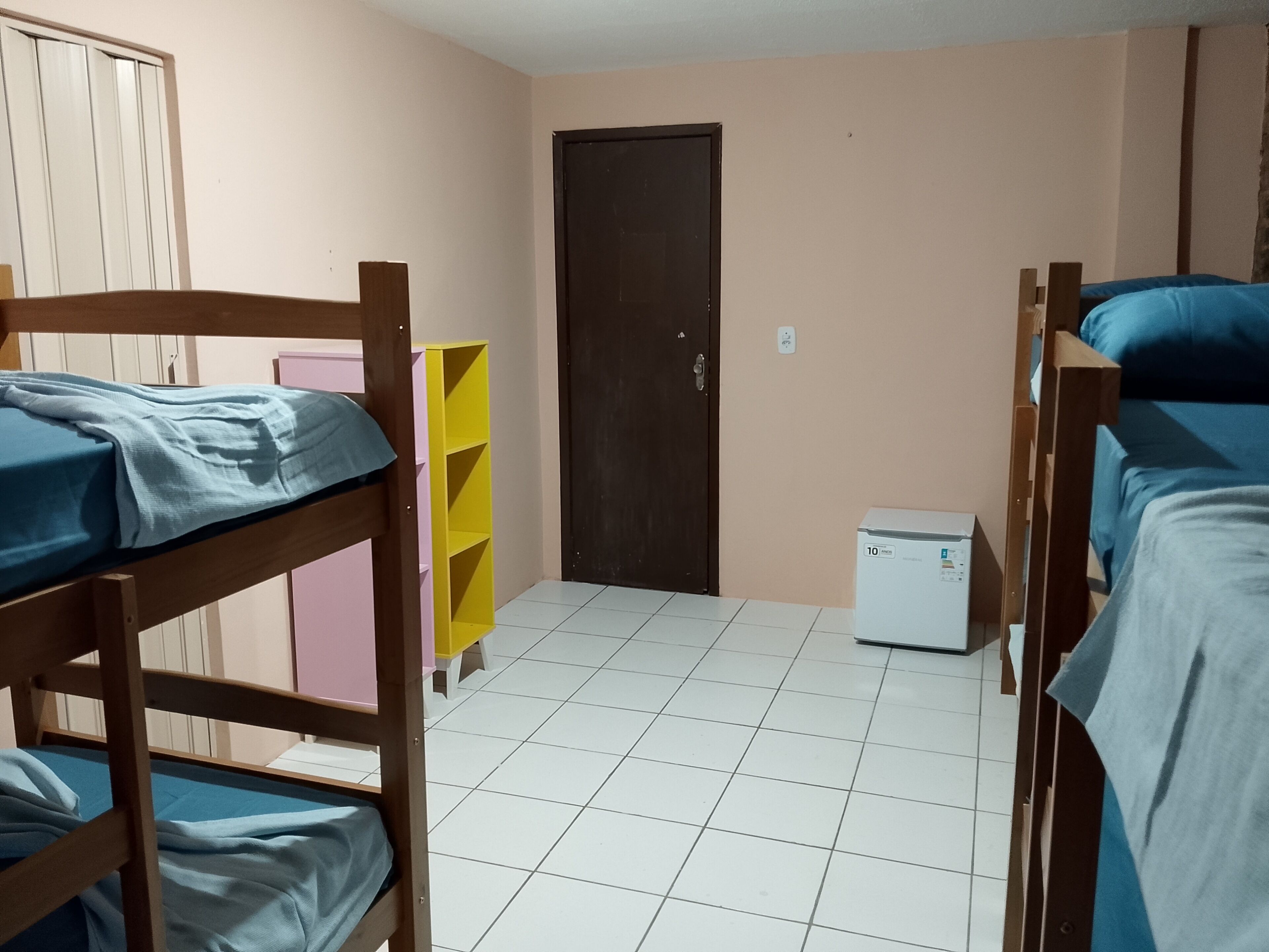 Dormitorio compartido básico, vistas a la ciudad | Wifi gratis