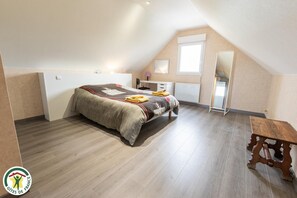 Cuna de viaje, wifi gratis y ropa de cama 