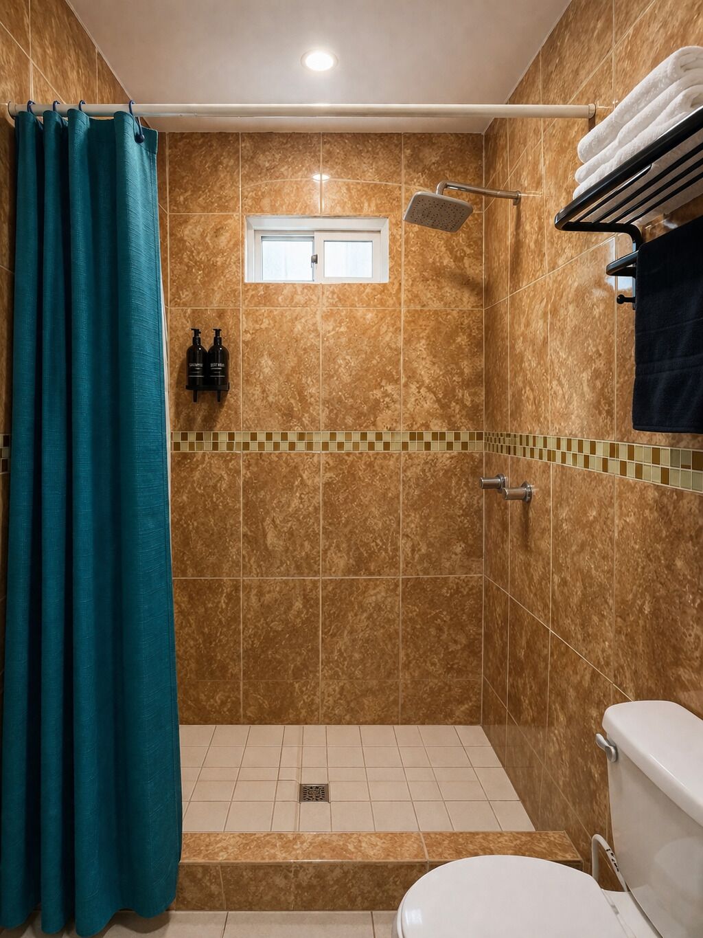Suite estudio Confort, vistas al jardín | Baño | Ducha, artículos de higiene personal gratuitos y secador de pelo