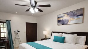 A hotel room with a bed, ceiling fan, artwork, and a tripod. - HOTEL LARIMAR - Valle de Guadalupe (Valle de Guadalupe)