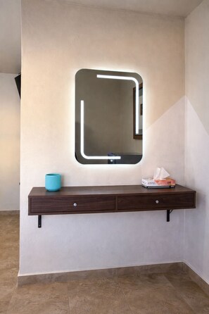 Comfort Studio Suite, Garden View | In-room safe, desk, laptop workspace, blackout curtains - HOTEL LARIMAR - Valle de Guadalupe (Valle de Guadalupe)