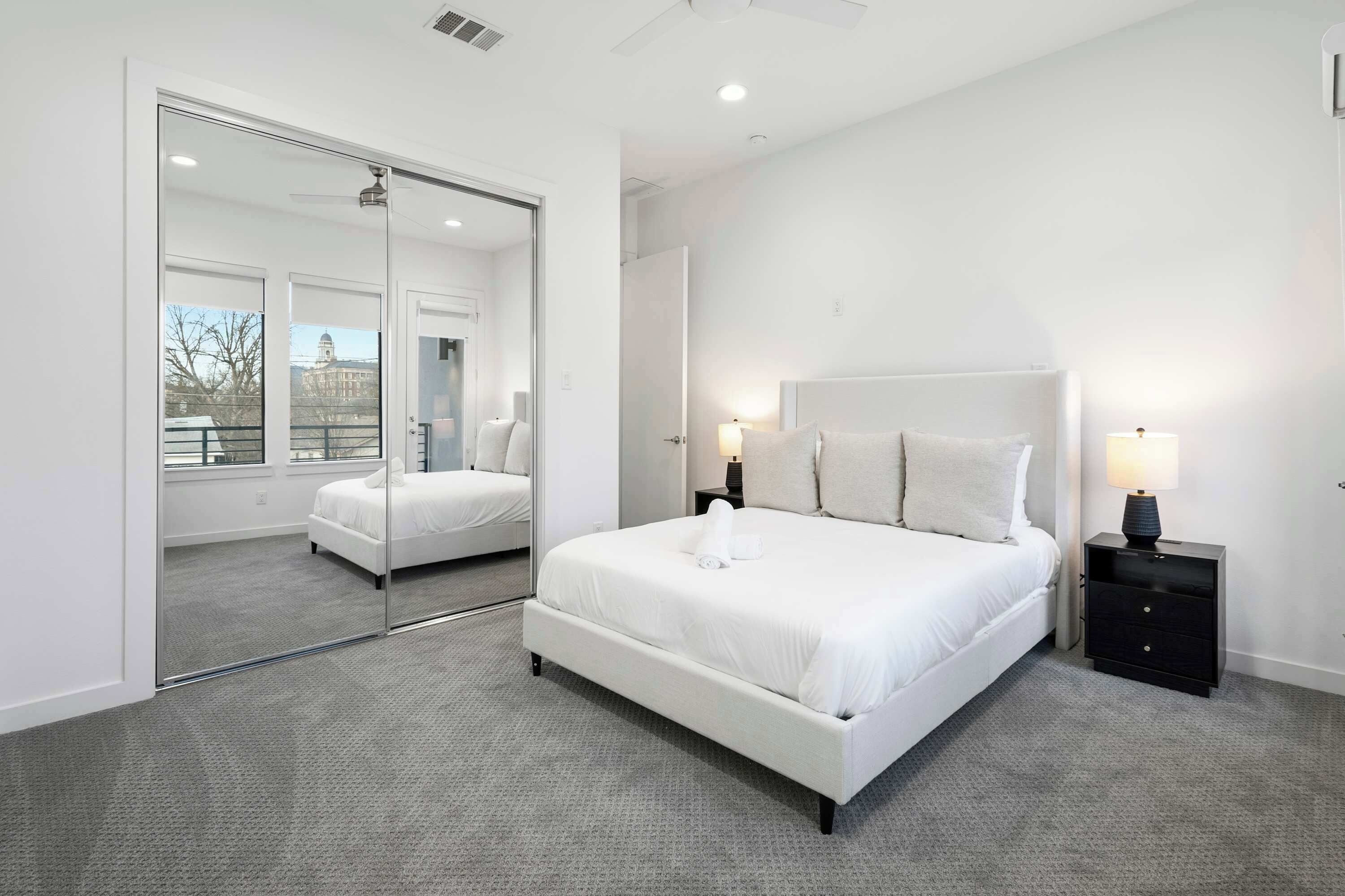 3 habitaciones, tabla de planchar con plancha, wifi y ropa de cama 