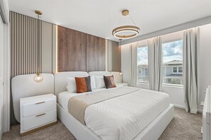 Iron/ironing board, WiFi, bed sheets - Solara Resort Themed Pool And Cinema Home (Kissimmee)